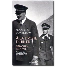 A la droite d'Hitler