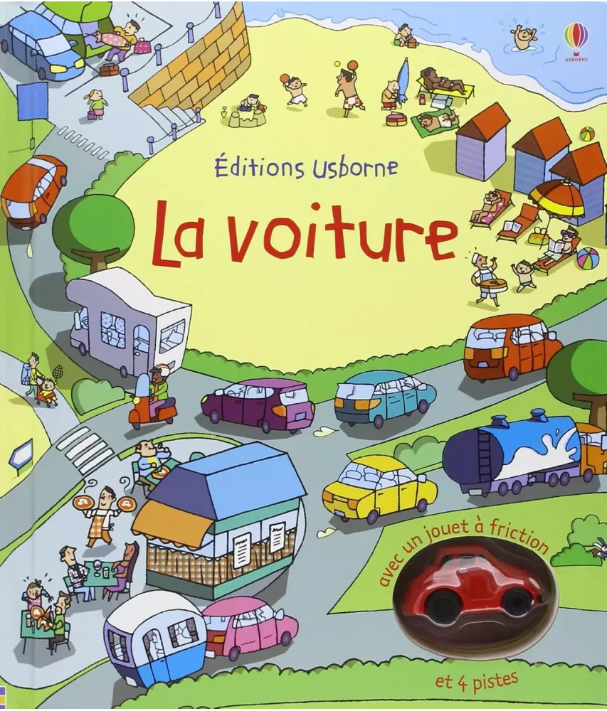 La voiture avec un jouet à friction et 4 pistes